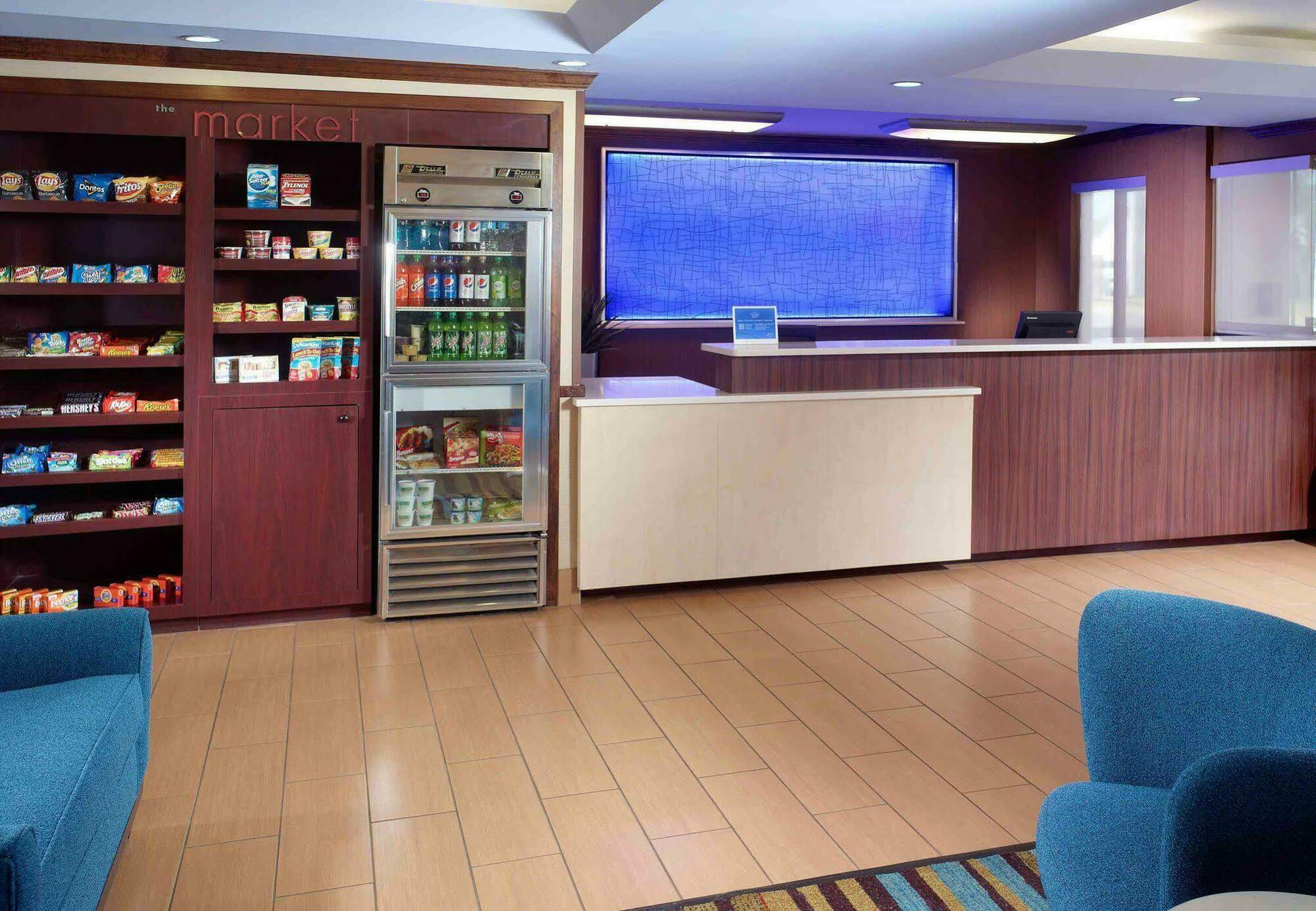 克拉克斯维尔费尔菲尔德客栈&套房酒店 外观 照片